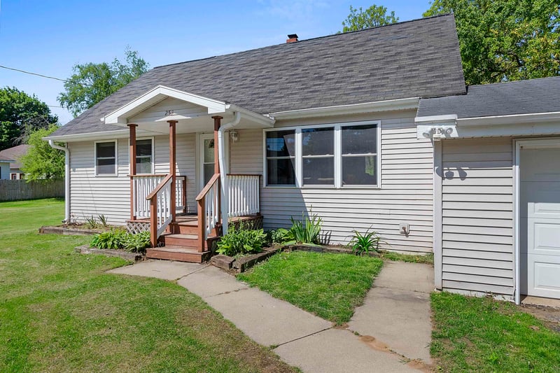 253 Oakland Ave, Oconto Falls, WI 54154