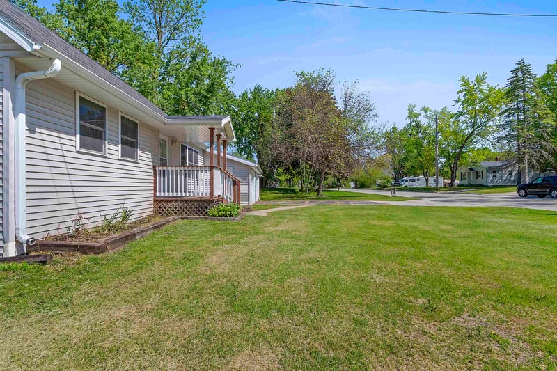 253 Oakland Ave, Oconto Falls, WI 54154