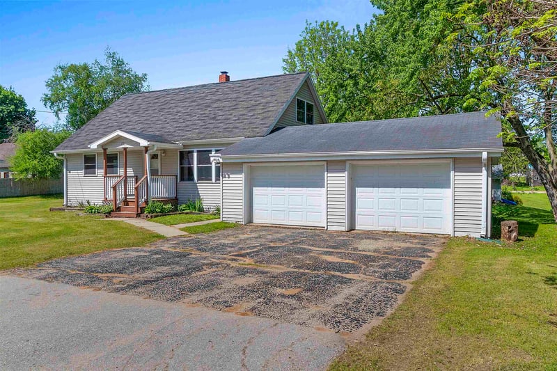 253 Oakland Ave, Oconto Falls, WI 54154