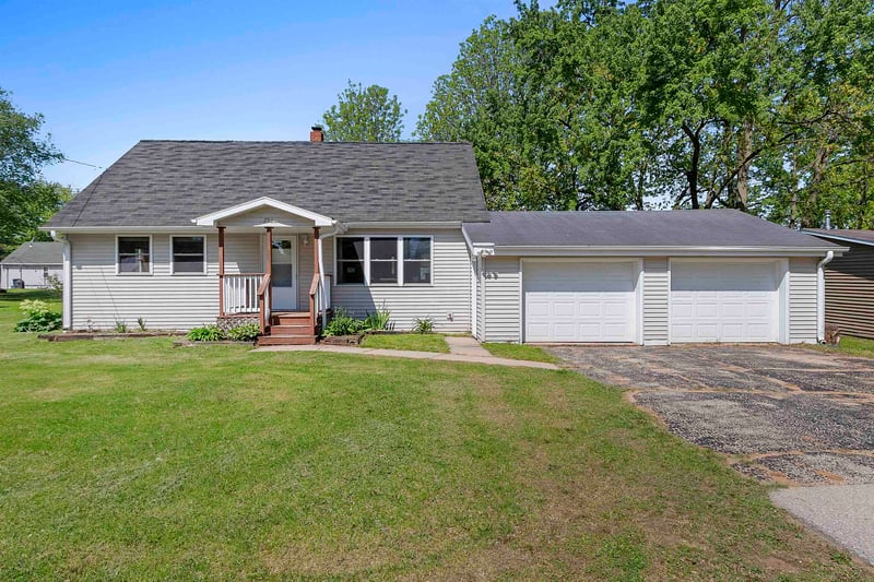 253 Oakland Ave, Oconto Falls, WI 54154