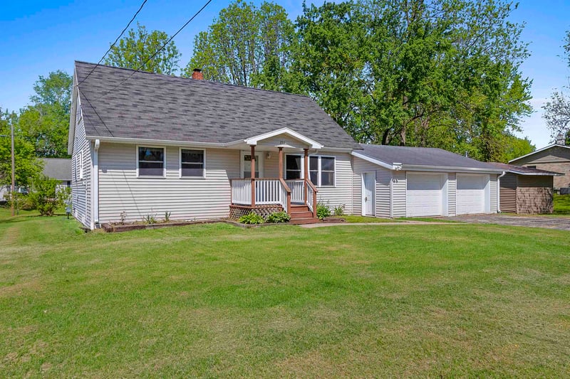 253 Oakland Ave, Oconto Falls, WI 54154