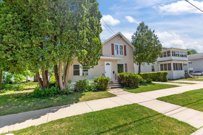 1020 Elmwood Ave, Oshkosh, WI 54901