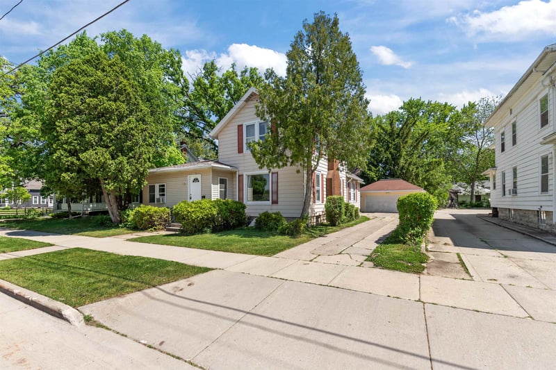 1020 Elmwood Ave, Oshkosh, WI 54901