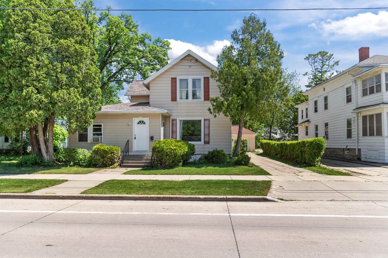 1020 Elmwood Ave, Oshkosh, WI 54901