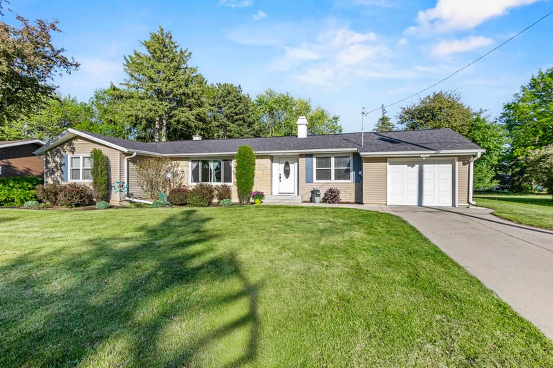 2663 Timber Ln, Green Bay, WI 54313