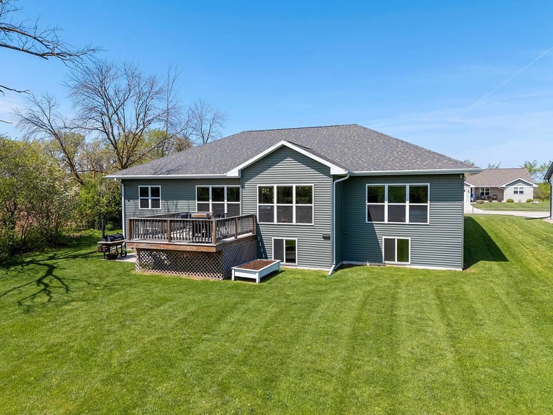 3027 Scarlet Oak Rd, De Pere, WI 54115-9118