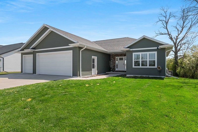 3027 Scarlet Oak Rd, De Pere, WI 54115-9118