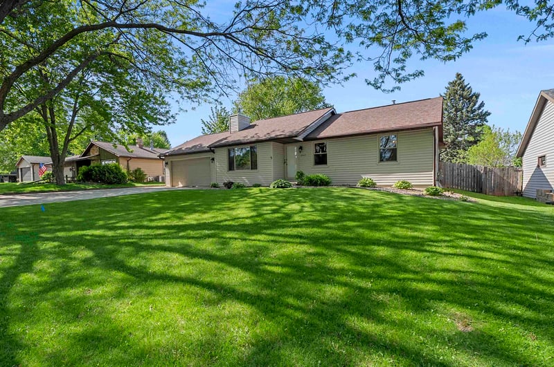 2545 Wildflower Row, Green Bay, WI 54311-5253