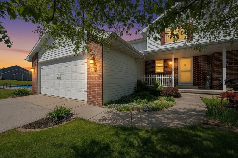 483 Madeline Ln, Little Suamico, WI 54141