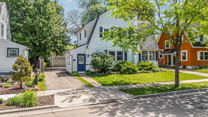 390 Elm St, Menasha, WI 54952