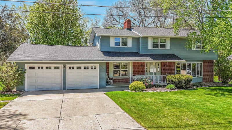 3258 Peterson Rd, Green Bay, WI 54311