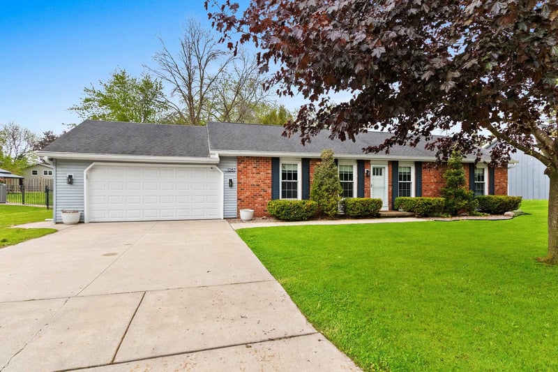 1267 Killdeer Ln, Green Bay, WI 54313-5819