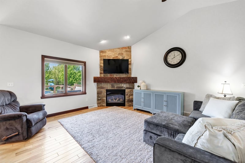 3660 Euro Ln, De Pere, WI 54115