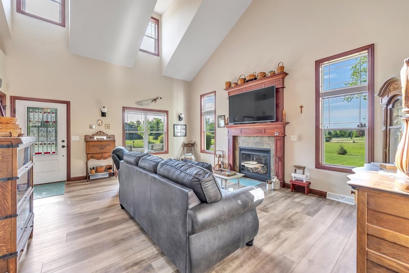 817 Woodrow St, Denmark, WI 54208