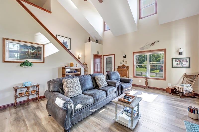 817 Woodrow St, Denmark, WI 54208