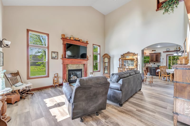 817 Woodrow St, Denmark, WI 54208