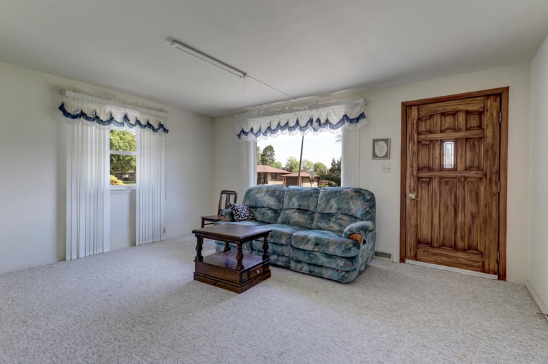 802 Suburban Dr, De Pere, WI 54115
