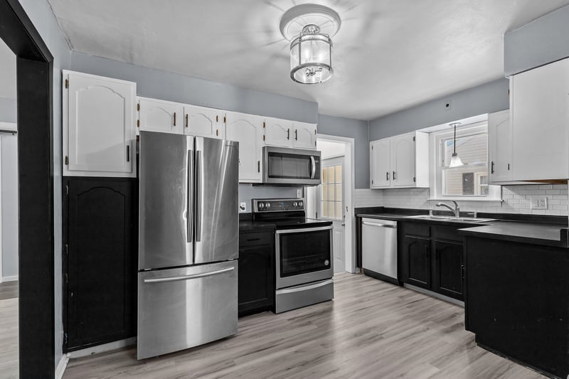 1516 Rugby St, Oshkosh, WI 54902