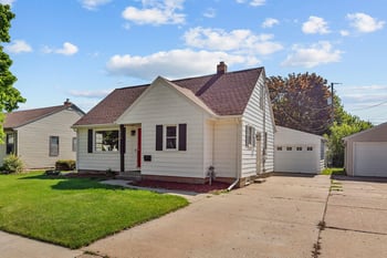 1516 Rugby St, Oshkosh, WI 54902