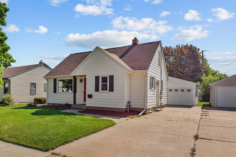 1516 Rugby St, Oshkosh, WI 54902