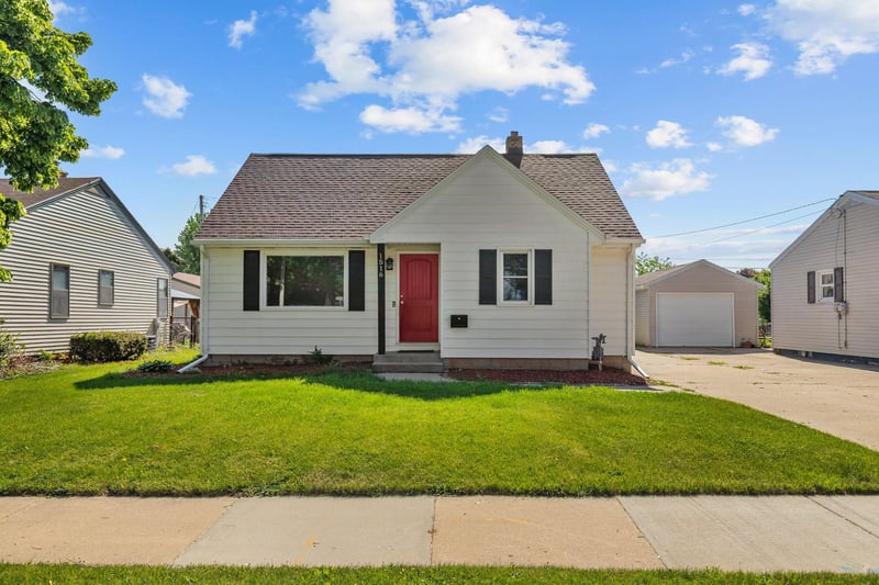 1516 Rugby St, Oshkosh, WI 54902