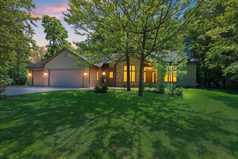 N3880 Anita Wieckert Rd, Appleton, WI 54913