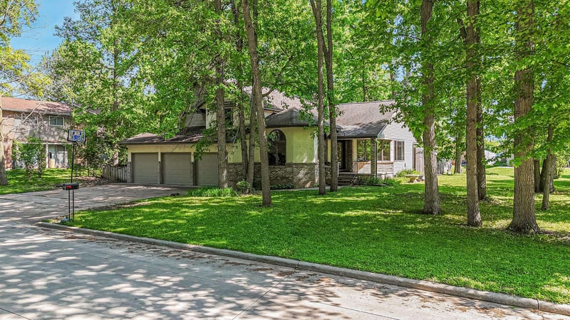 1711 Robin Way, Appleton, WI 54915-4212