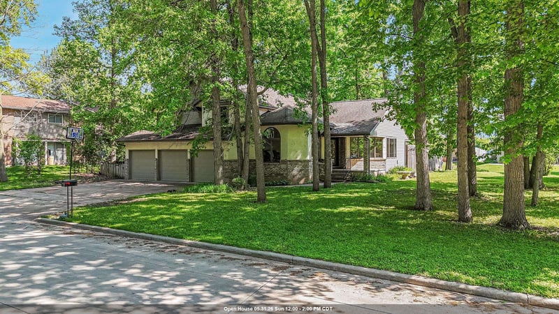 1711 Robin Way, Appleton, WI 54915-4212