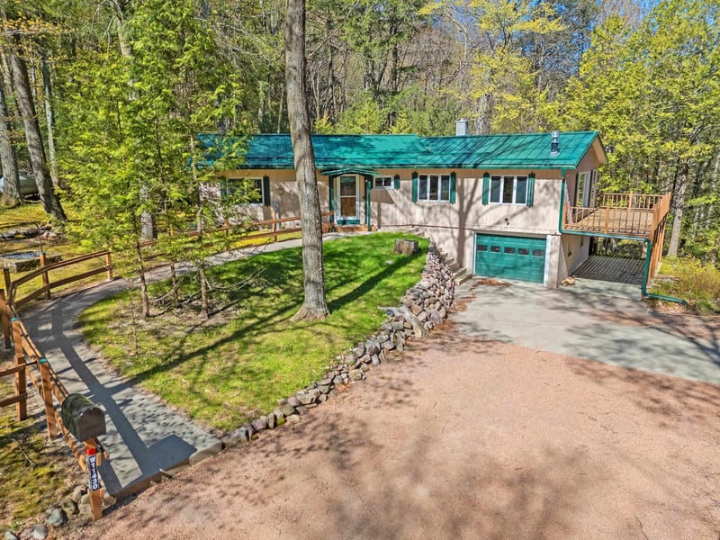 W11430 Riverside Rd, Marion, WI 54950