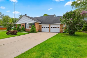 1833 Bond St, Green Bay, WI 54303-4625