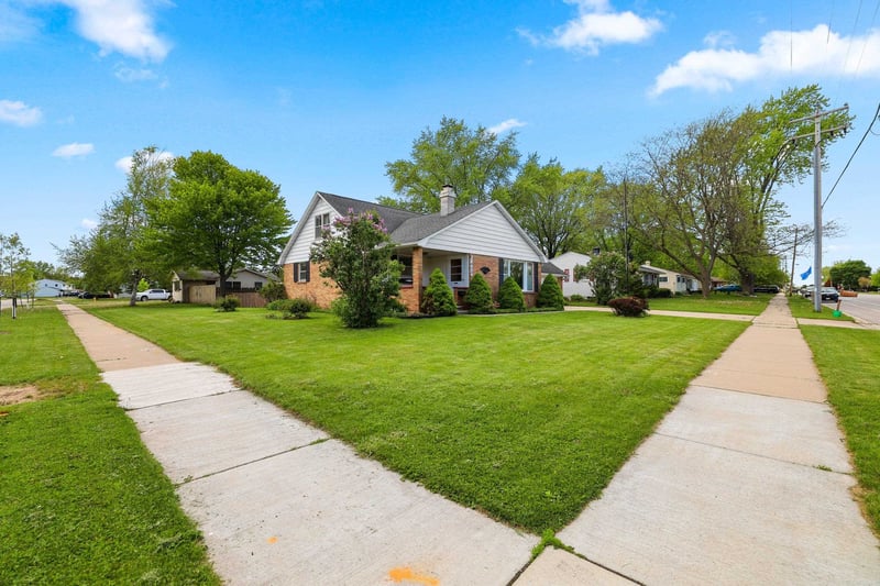 1833 Bond St, Green Bay, WI 54303-4625