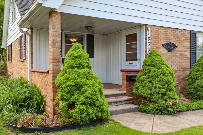 1833 Bond St, Green Bay, WI 54303-4625