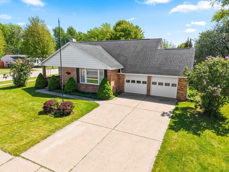 1833 Bond St, Green Bay, WI 54303-4625