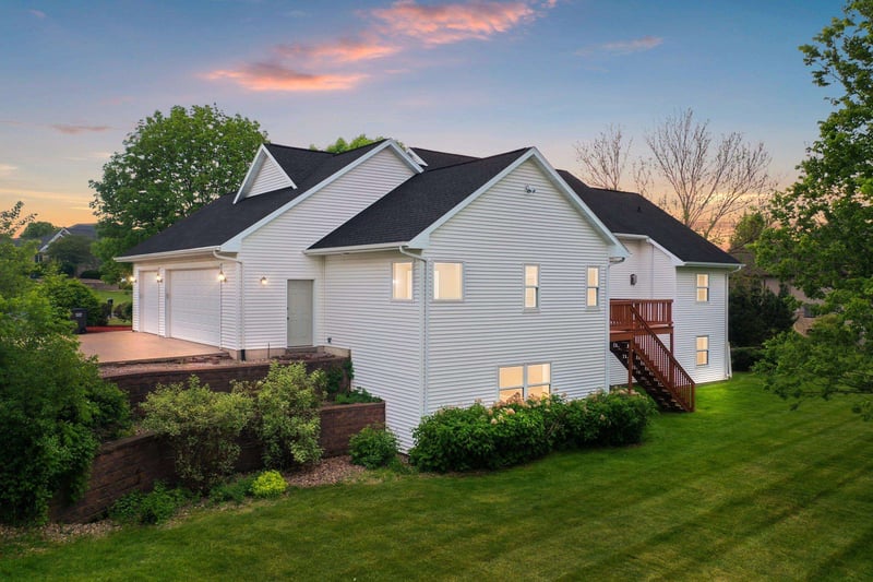W7436 Ridgeside Dr, Neenah, WI 54956