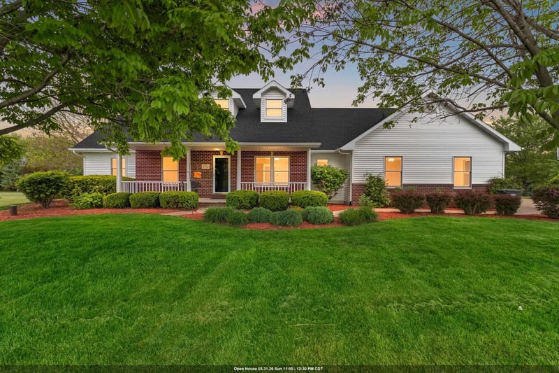 W7436 Ridgeside Dr, Neenah, WI 54956