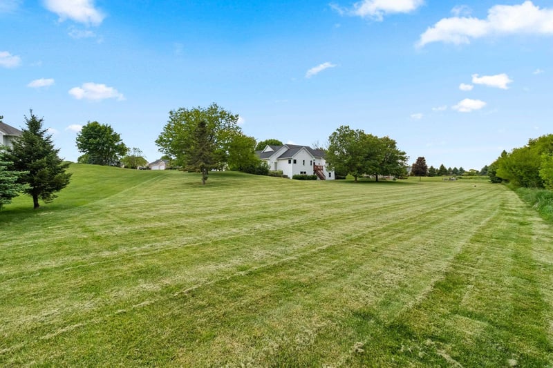 W7436 Ridgeside Dr, Neenah, WI 54956