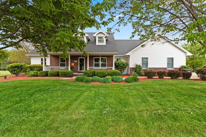 W7436 Ridgeside Dr, Neenah, WI 54956