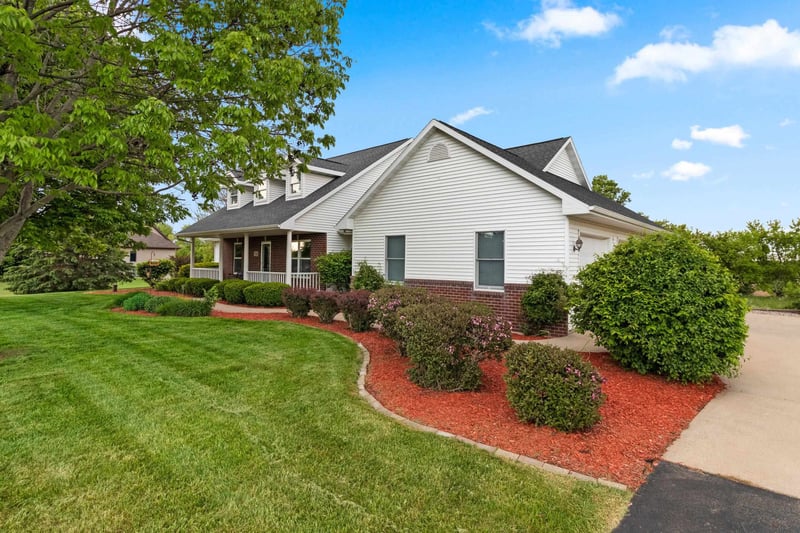 W7436 Ridgeside Dr, Neenah, WI 54956