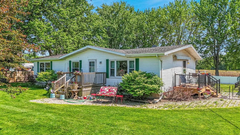 N8053 Hickory Rd, Bear Creek, WI 54922