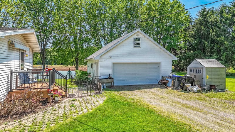 N8053 Hickory Rd, Bear Creek, WI 54922