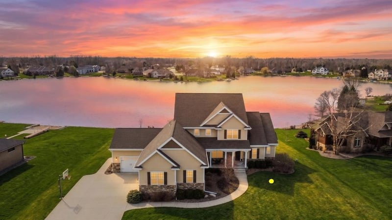 2949 Seafarer Way, Suamico, WI 54173-8195