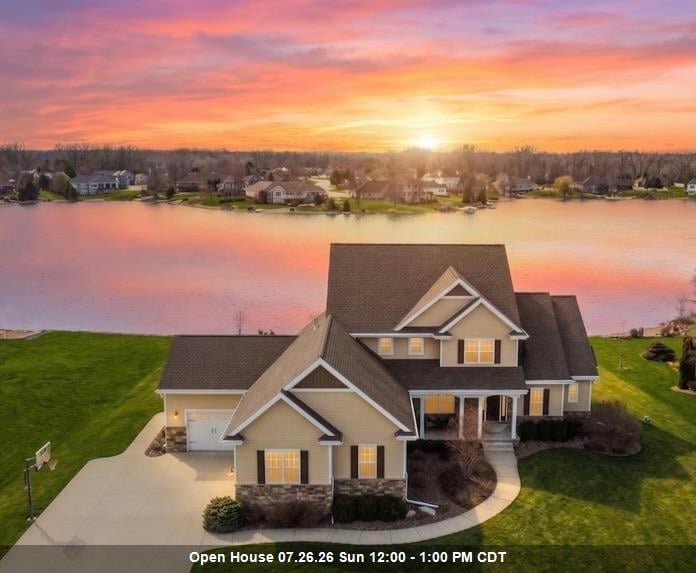 2949 Seafarer Way, Suamico, WI 54173-8195