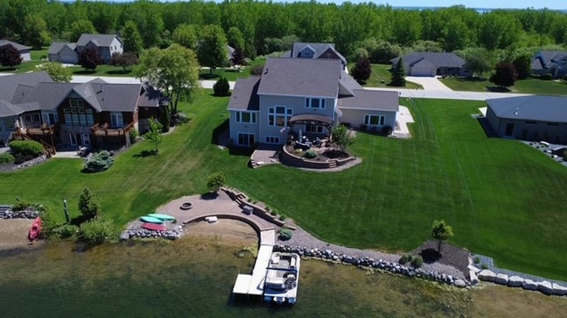 2949 Seafarer Way, Suamico, WI 54173-8195