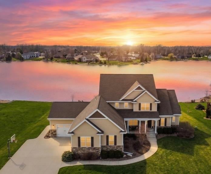 2949 Seafarer Way, Suamico, WI 54173-8195