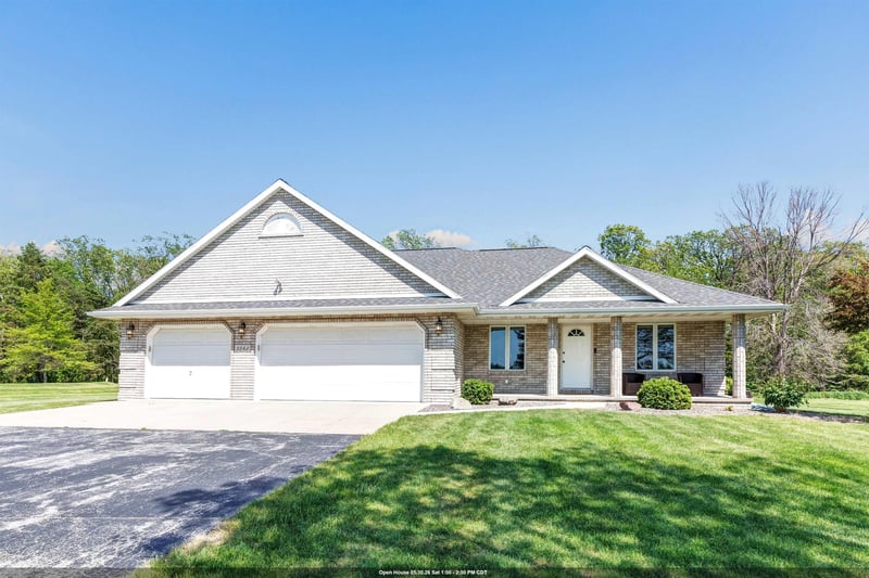 5543 River Oaks Dr, De Pere, WI 54115
