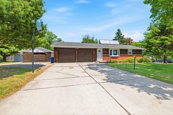 1532 North Rd, Green Bay, WI 54313-5761