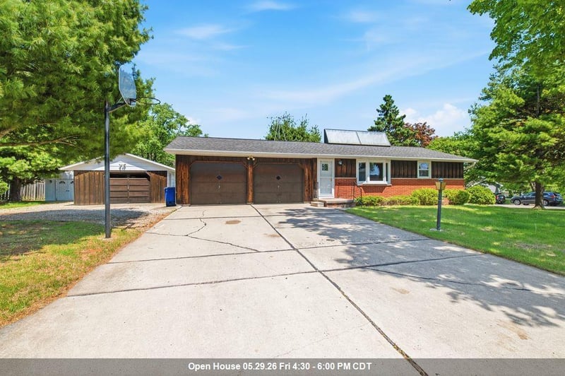 1532 North Rd, Green Bay, WI 54313-5761