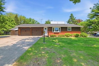 1532 North Rd, Green Bay, WI 54313-5761