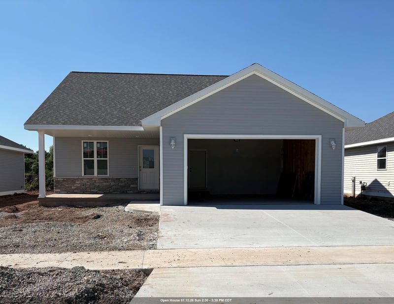 2111 Golden Gate Dr, Appleton, WI 54913