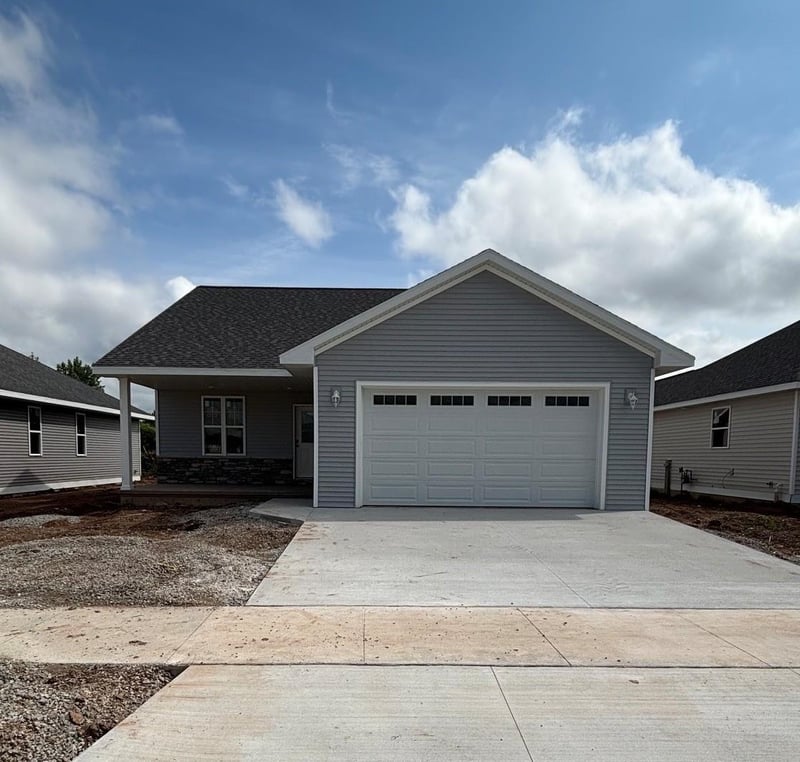 2111 Golden Gate Dr, Appleton, WI 54913